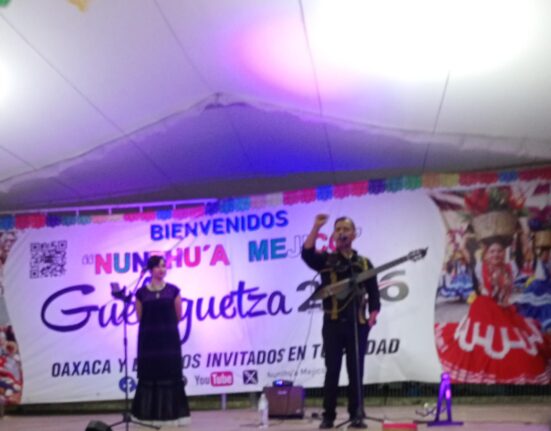 Presentación musical en el festival Guelaguetza Nunthu'a Méjico frente a la Central de Abastos de Irapuato, 29 de agosto de 2026