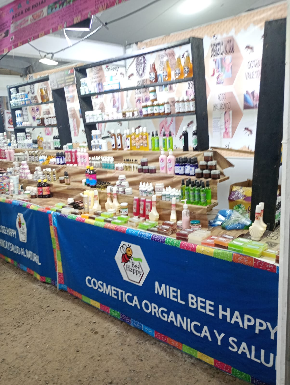 Stand de cosmética orgánica Miel Bee Happy en el festival Guelaguetza de Irapuato 2026