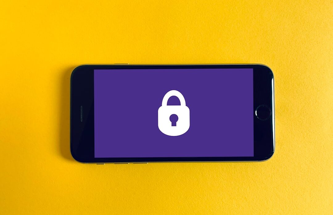 Teléfono móvil con candado digital, seguridad y privacidad telefónica