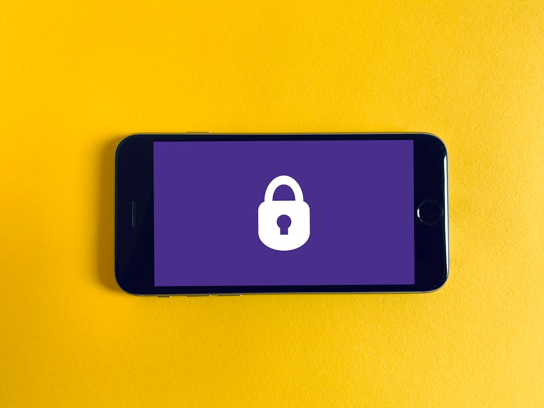 Teléfono móvil con candado digital, seguridad y privacidad telefónica