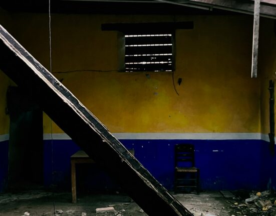 Edificio escolar abandonado — Instituto Balay León Guanajuato cierre