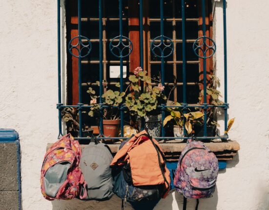 Mochilas escolares — drogas y alcohol en escuelas regreso a clases 2026
